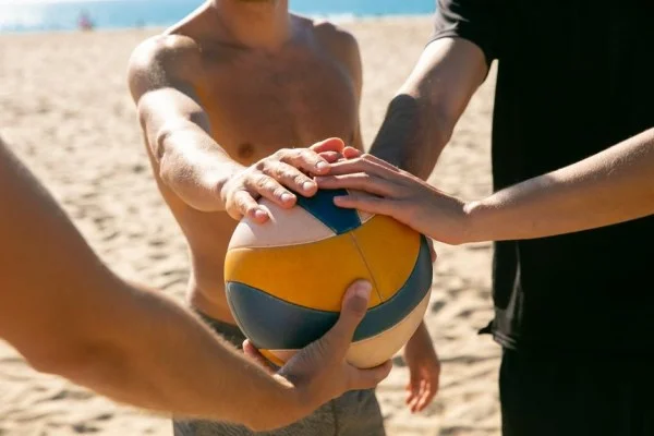 beach volleyball players teamwork